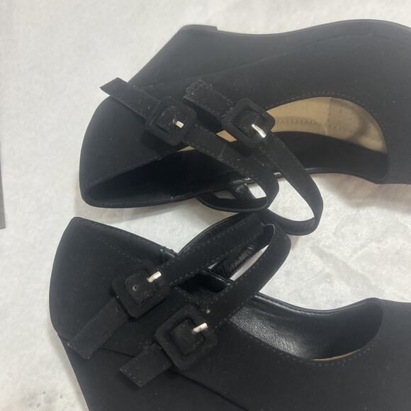 Y-Not Platform Wedge Strappy Sandals Heels Black Suede Woman Sz 7 Shoes Comfy - Picture 15 of 15